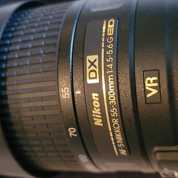 Nikon D5100 Bundle w 2 Lenses & Bag - Picture 4 of 7